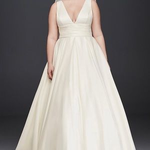 NEVER WORN David’s Bridal Wedding Dress